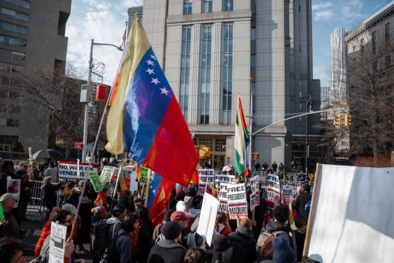 Presidente venezuelano deposto Nicolás Maduro apela à paz e união no país