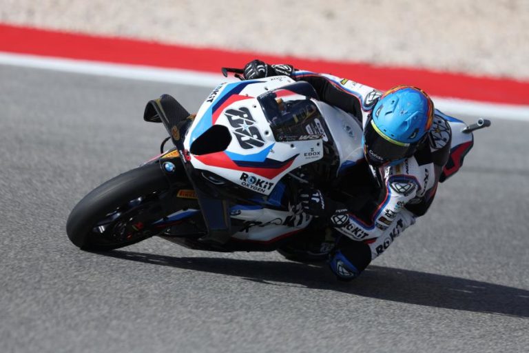 Miguel Oliveira no pódio da primeira corrida de Superbikes no Algarve