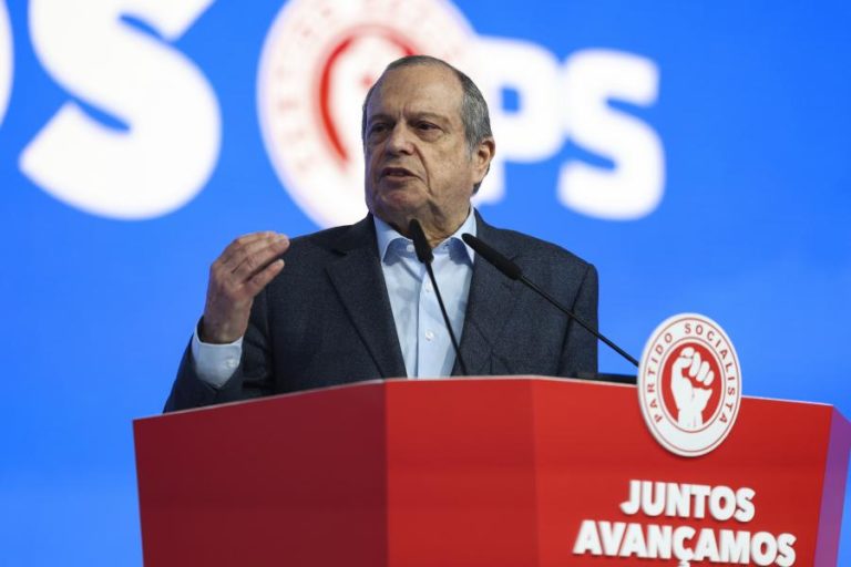 César quer PS a contribuir para soluções apesar da surdez do Governo