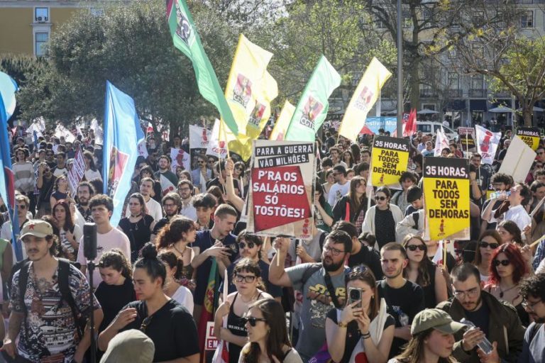Muitas centenas de jovens na rua contra pacote laboral e precariedade que se eterniza
