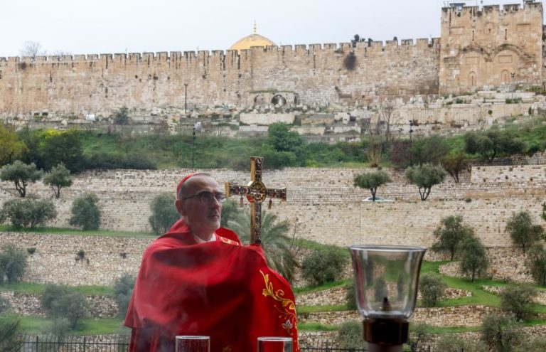 Governo português condena Israel por impedir patriarca de celebrar missa no Santo Sepulcro