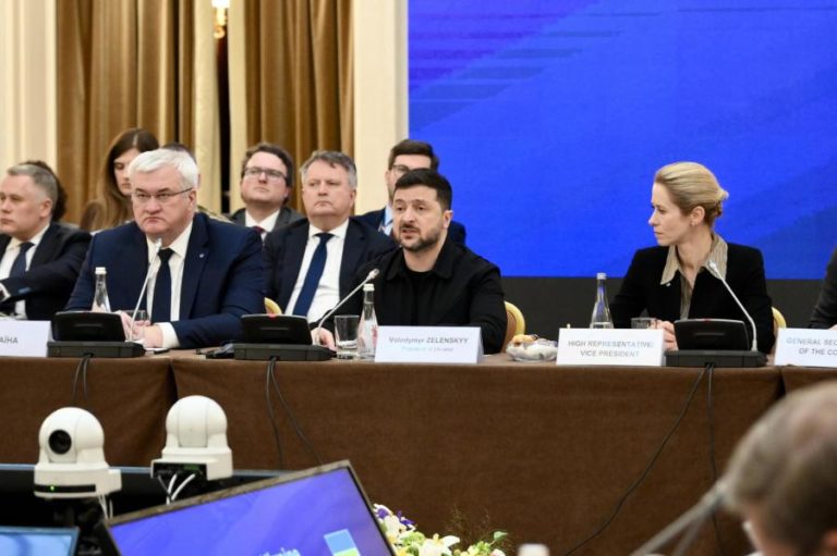 Ucrânia: Zelensky confiante na capacidade da UE para desbloquear empréstimo
