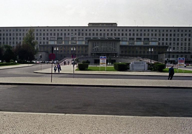 Técnicos auxiliares de saúde do Hospital de Santa Maria suspendem greve de quinta-feira