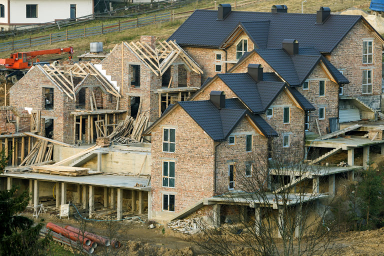 Doug Ford expande HST em Ontário para todas as casas novas