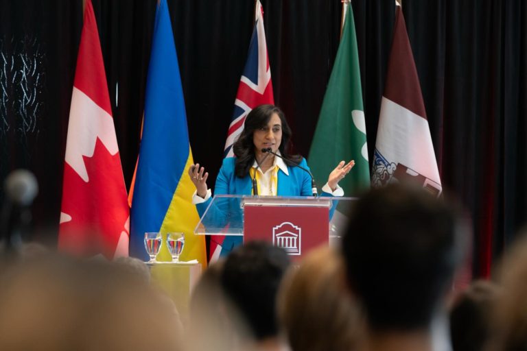 Canadá garante voos comerciais para canadianos no Líbano