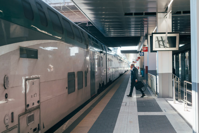 Ontário garante comboios com novo acordo com a Alstom