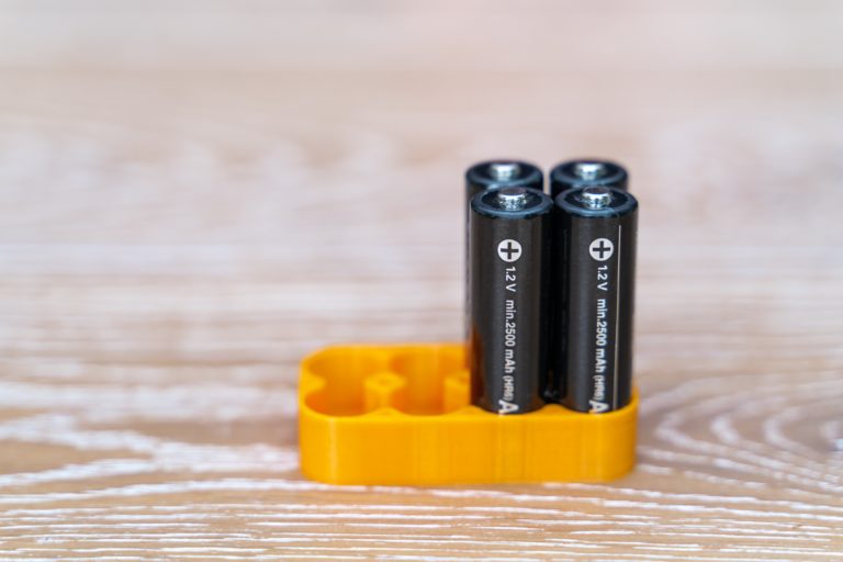 ‘Button batteries’: Riscos graves de acidentes com crianças podem ser prevenidos