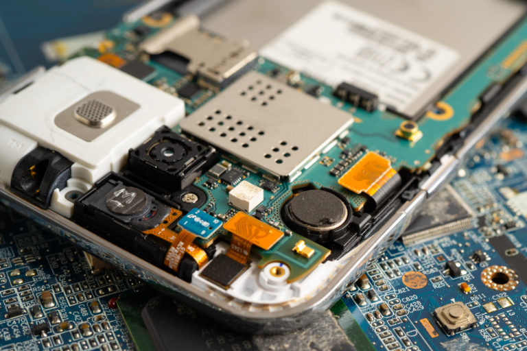 Escassez de chips afeta telemóveis que podem ficar mais caros