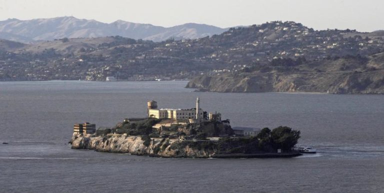 Trump pede 152 milhões de dólares para reconstruir prisão de Alcatraz