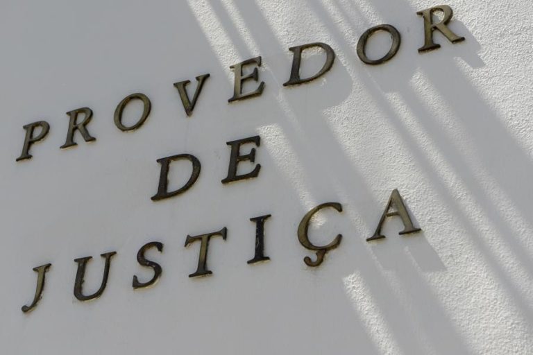 Sindicato entrega queixa no Provedor de Justiça contra Governo sobre estatutos da Lusa