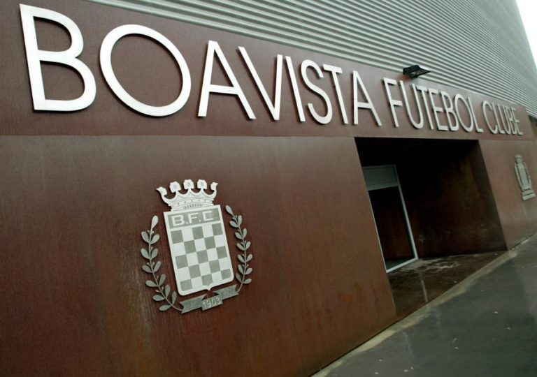 Estádio do Bessa e complexo desportivo vão a leilão por 38 milhões de euros