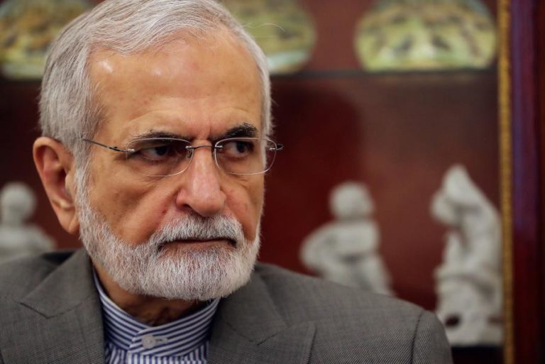 Irão: Ex-ministro dos Negócios Estrangeiros gravemente ferido em ataque