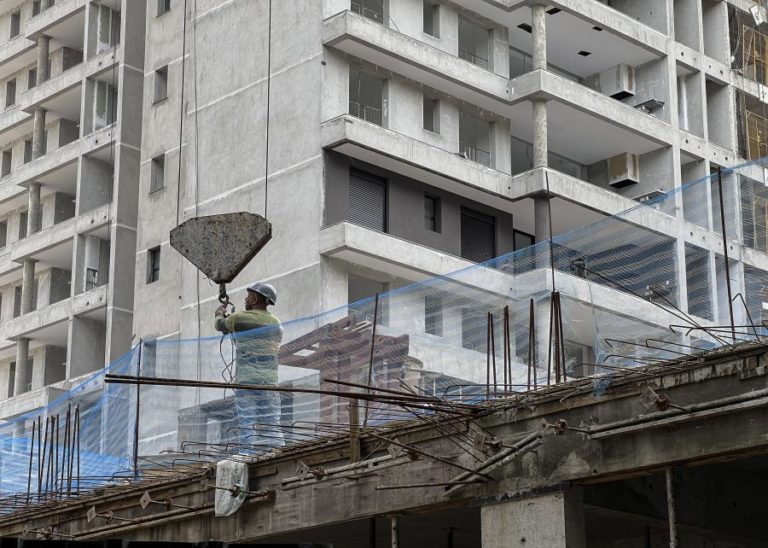 Desemprego no Brasil sobe para 6,1% no trimestre até março, afetando 6,6 milhões de pessoas