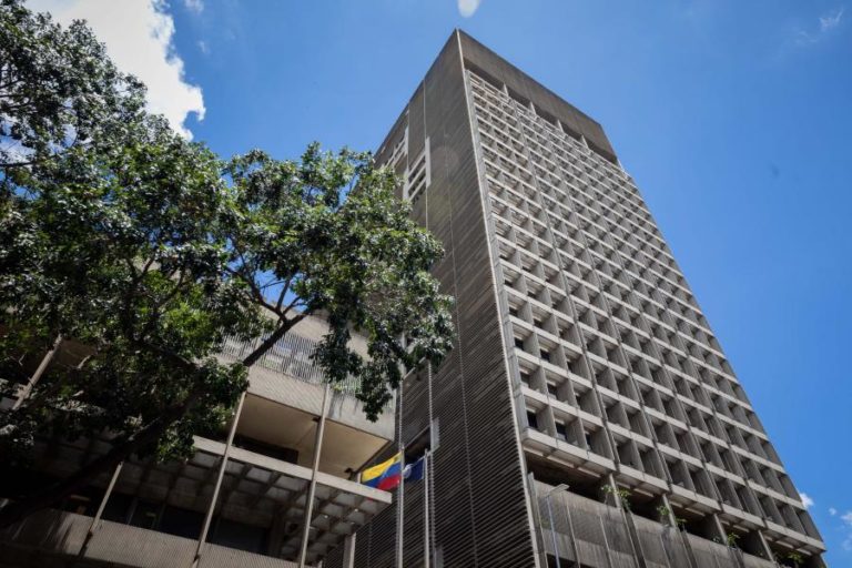 EUA suspendem sanções à banca estatal venezuelana 