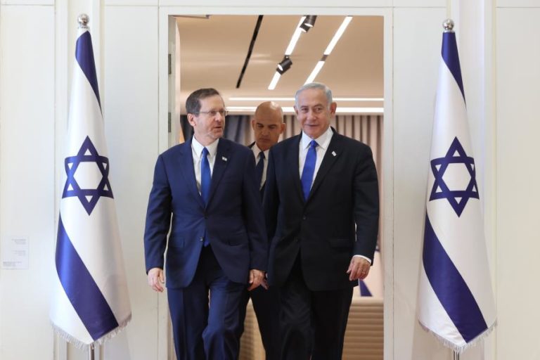 Presidente israelita sugere a Netanyahu acordo com justiça antes de perdão