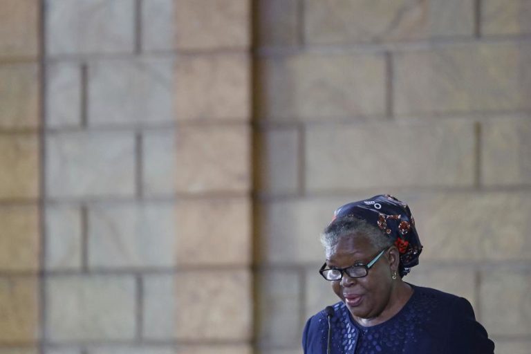 Distinção da escritora moçambicana Paulina Chiziane é “orgulho nacional” – PR