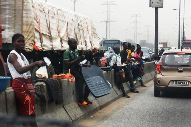 Desemprego recua para 28,3% em Angola, mas informalidade mantém-se elevada