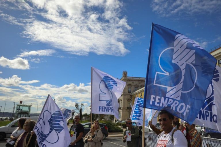 Fenprof lamenta redução de vagas no concurso de professores