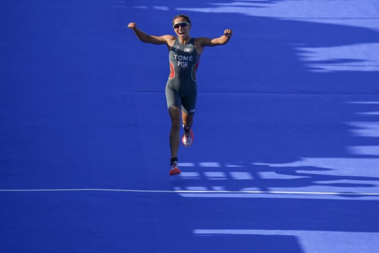 Maria Tomé iguala segundo melhor resultado com 14.º lugar no arranque do Mundial de triatlo