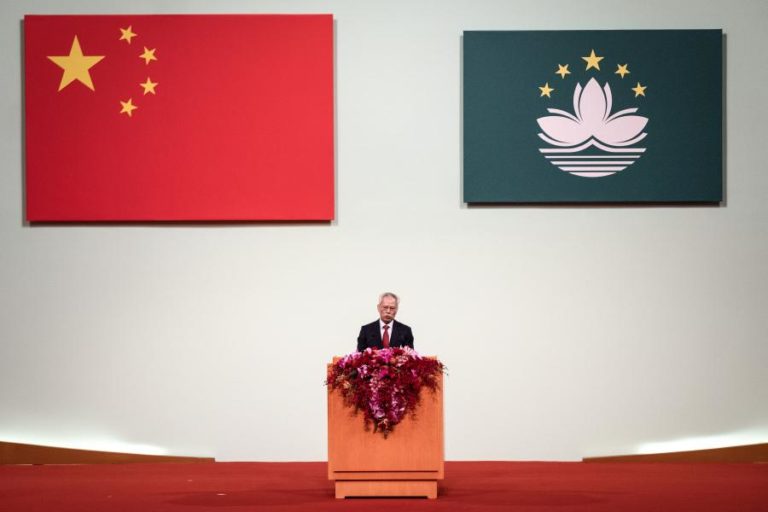 Líder de Macau parte para Portugal com reunião com Seguro na agenda
