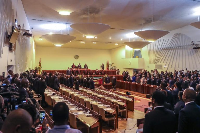 Parlamento moçambicano aprova em definitivo reformas na lei de descentralização 