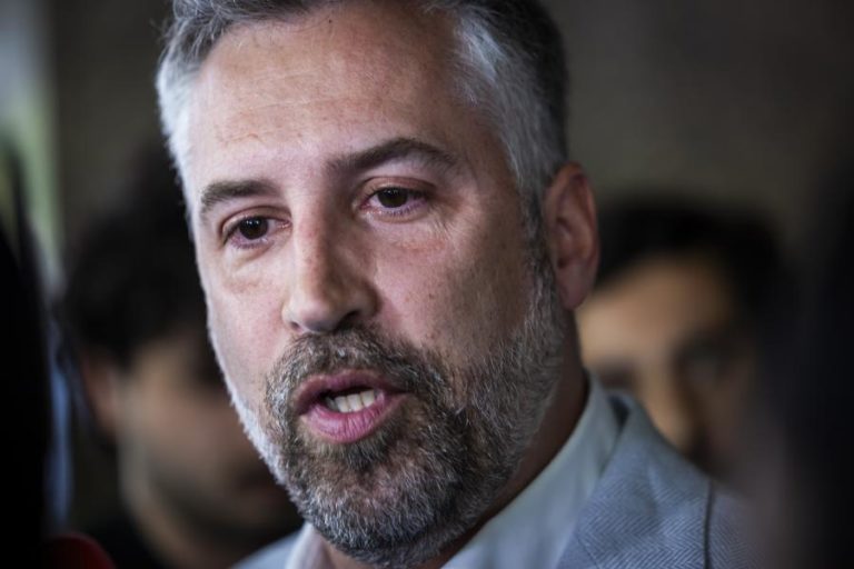 Pedro Nuno afirma ter mais respeito por Carneiro do que por taticistas que esperam para  liderar PS