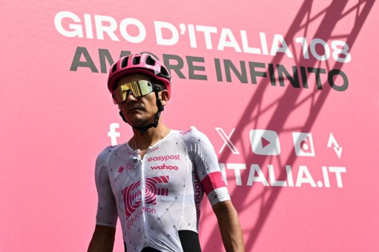 Richard Carapaz abdica do Giro para se focar na Volta a França