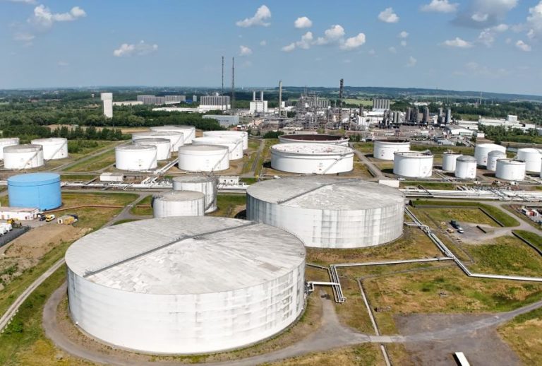 Preço do petróleo Brent atingiu os 126 dólares por barril