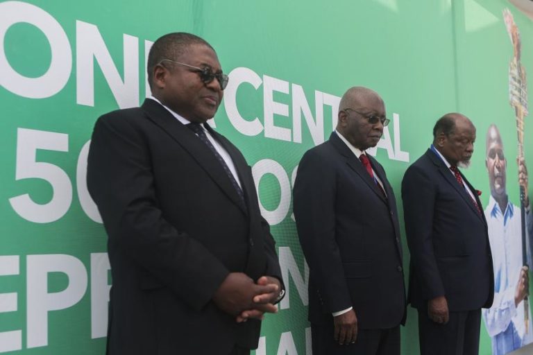 Governo de Moçambique diz que regalias de antigos PR visam conferir dignidade