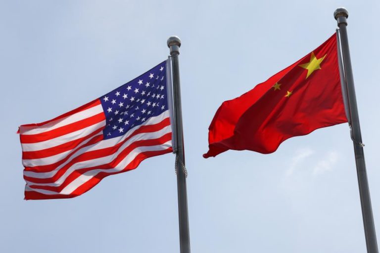 Rivalidade EUA–China estende-se ao espaço com foco em guerra orbital, escreve Financial Times