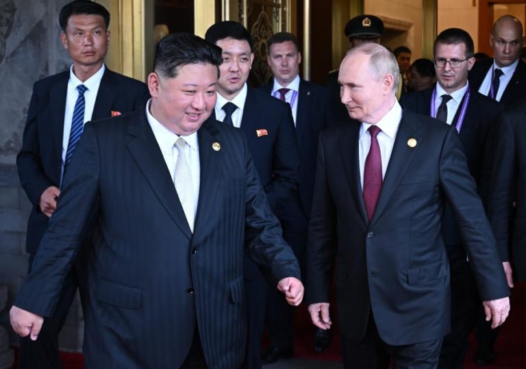 Coreia do Norte e Rússia concluem ligação de ponte em novo gesto de aproximação
