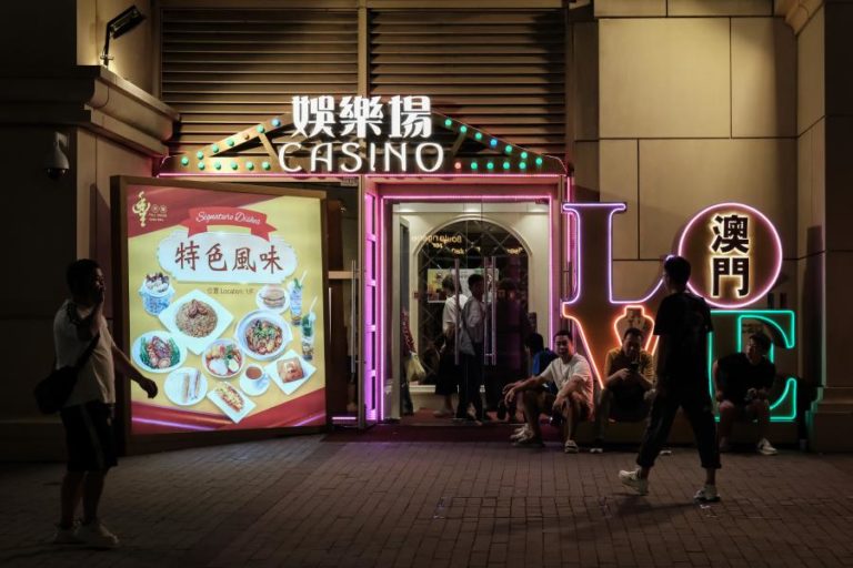 Receitas dos casinos sobem 15% em março na capital mundial do jogo