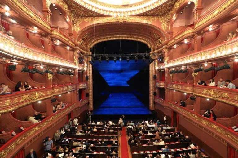 “Bérénice” junta Isabelle Huppert e Romeo Castellucci no Teatro Nacional São João