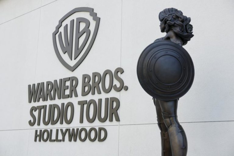 Perto de 1.500 figuras de Hollywood pedem bloqueio de fusão entre Paramount e WBD