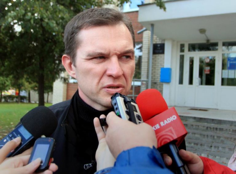 Jornalista Andrzej Poczobut libertado pelo regime da Bielorrússia
