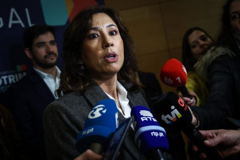 Mariana Leitão acusa Governo de empatar revisão da lei laboral e critica cedências à UGT