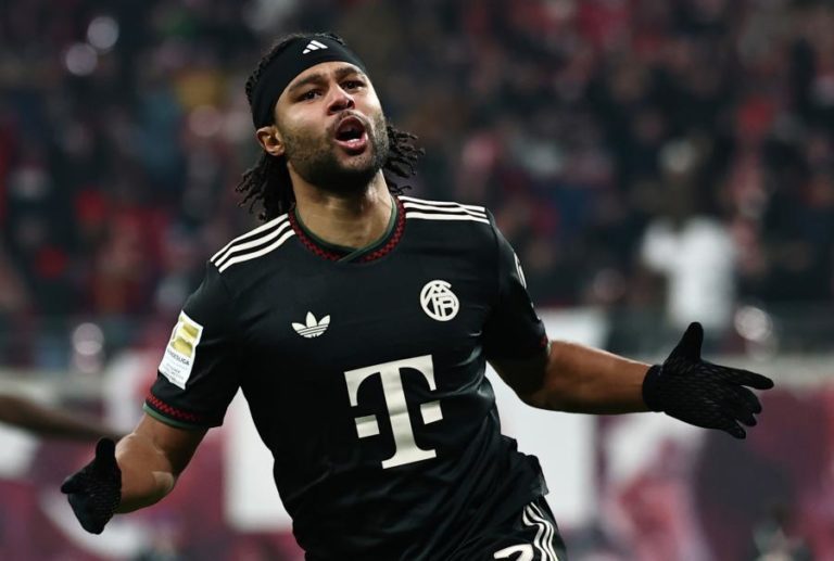 Alemão Serge Gnabry sofre lesão muscular na coxa e pode falhar Mundial2026