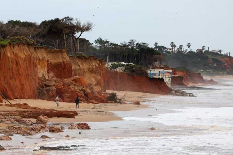 Mau tempo: Obras urgentes de 27 ME no litoral avançam dentro do previsto – APA