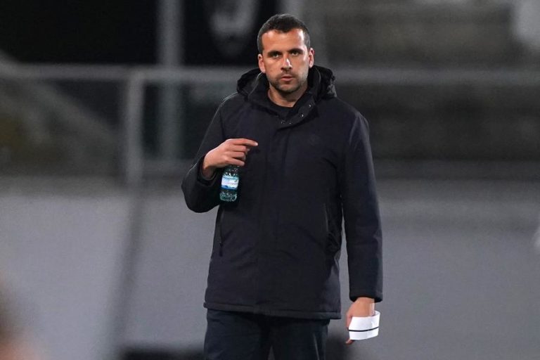João Nuno deixa comando técnico do Estrela da Amadora ao fim de seis meses