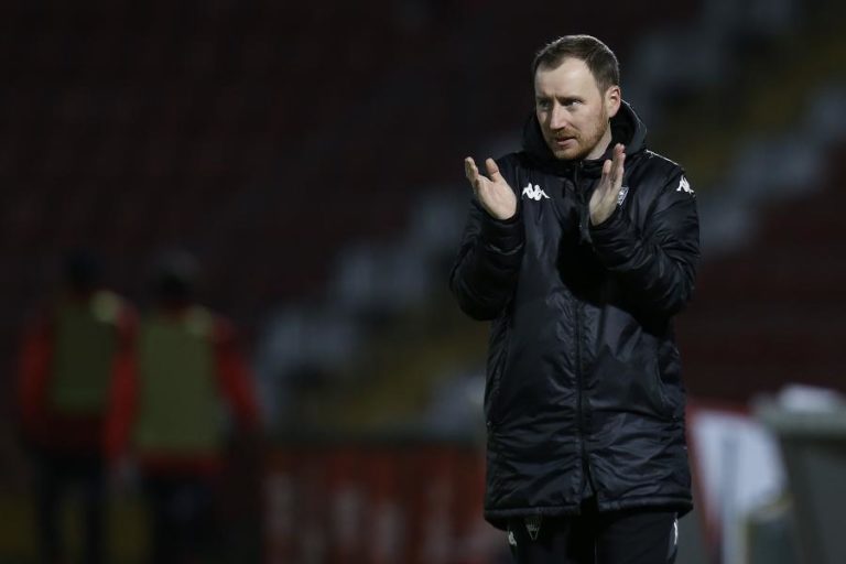 Ian Cathro prevê jogo com golos na deslocação a Arouca