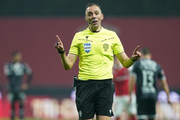 Árbitro João Pinheiro vai estar presente na fase final
