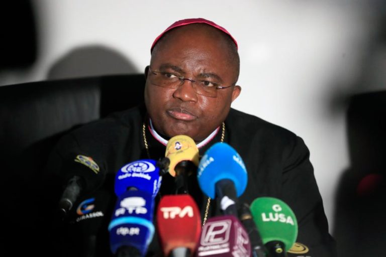 Papa/Angola: Bispos defendem paz com desenvolvimento e alertam para analfabetismo