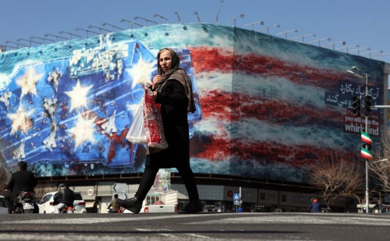 Governo iraniano pede à população para formar “correntes humanas” junto a centrais elétricas
