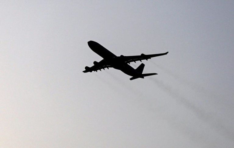 Aeroporto de Teerão retoma hoje voos internacionais