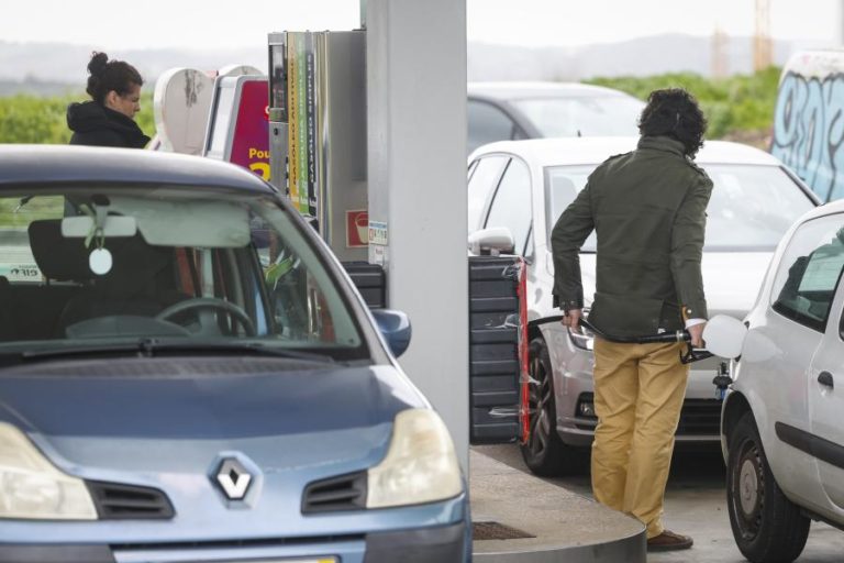 UE quer evitar filas nos postos de combustível perante eventuais problemas de abastecimento