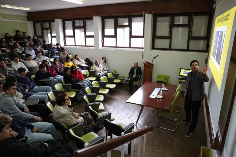 Taxa de conclusão do ensino secundário em 2024/25 diminuiu 10,7 pontos percentuais