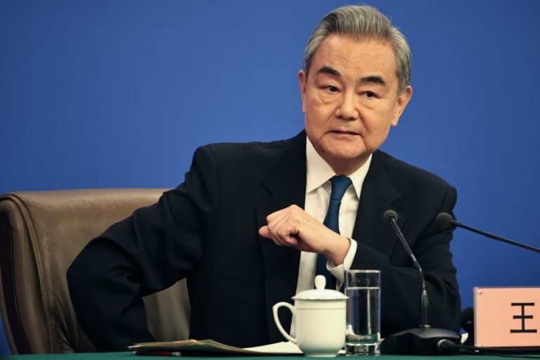 China e Paquistão reforçam coordenação e apelam a cessar-fogo no Irão