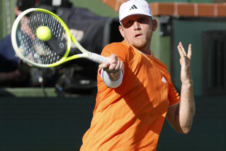 Fokina, 17.º do ranking mundial, confirmado no Estoril Open de ténis