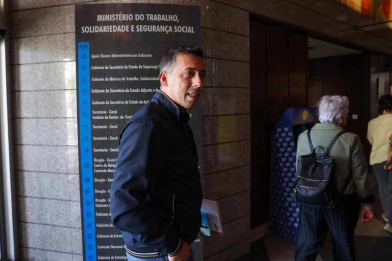 Governo convoca para segunda-feira nova reunião sobre alterações à lei laboral