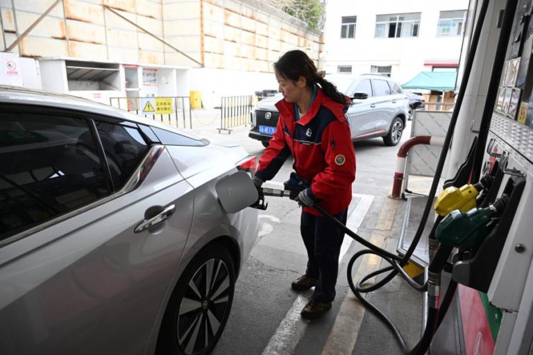 China vai continuar a limitar a metade aumento dos preços dos combustíveis